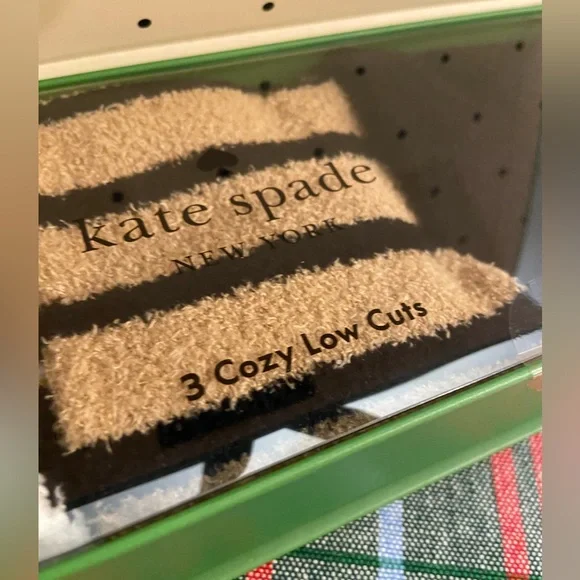 lNWT! ♠️ kate spade 3-pair gift set cozy low socks. Limited edition KS gift box! - Picture 9 of 15